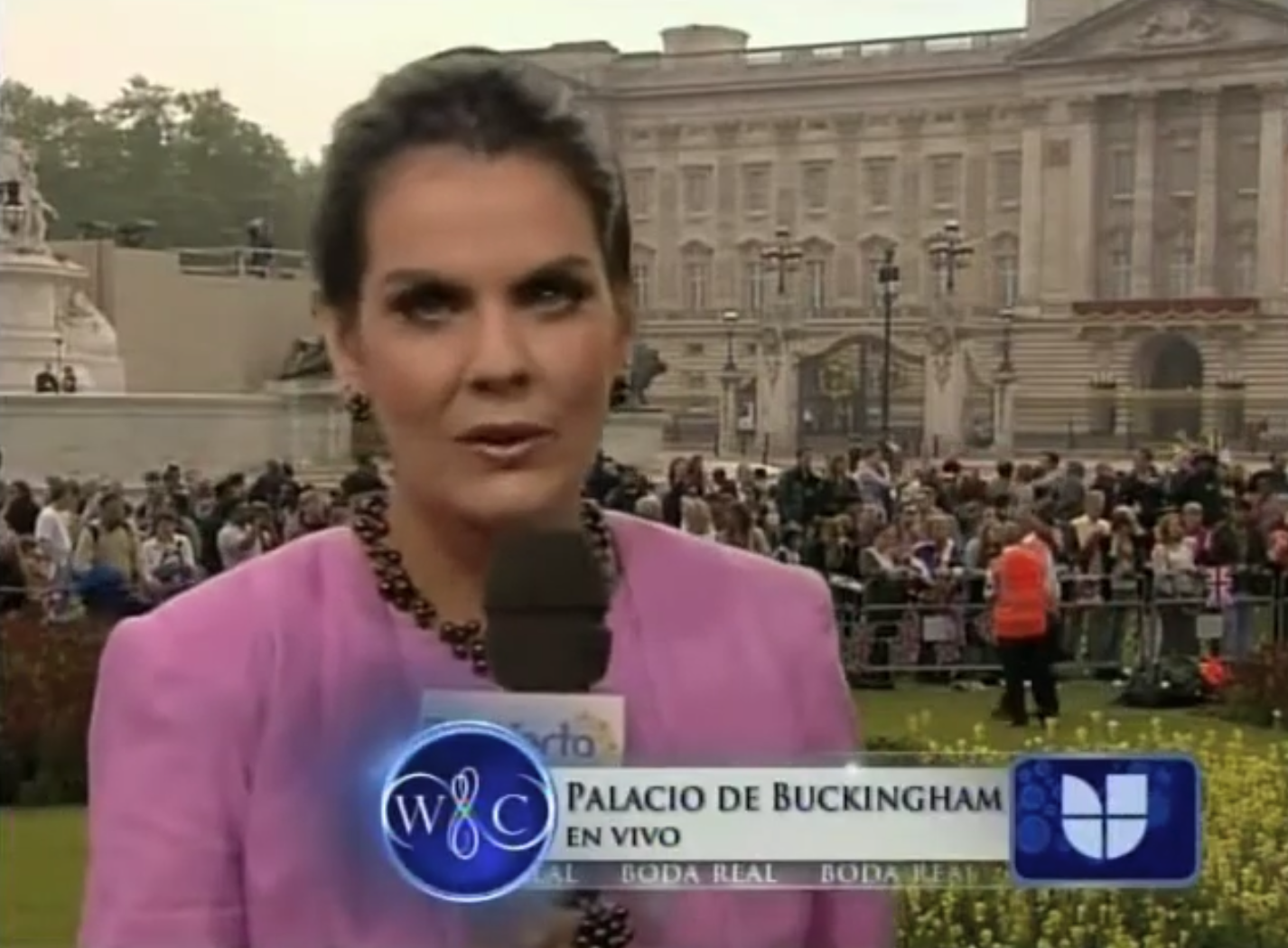 Ahtziri frente al Palacio.