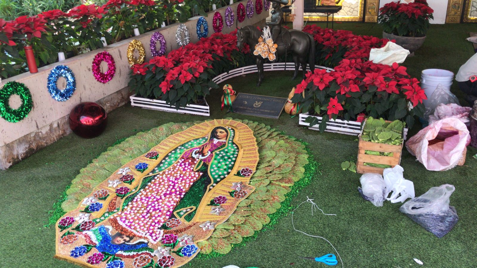 “Un homenaje que conmueve”: Así luce la tumba de Vicente Fernández a 4 años de su partida.